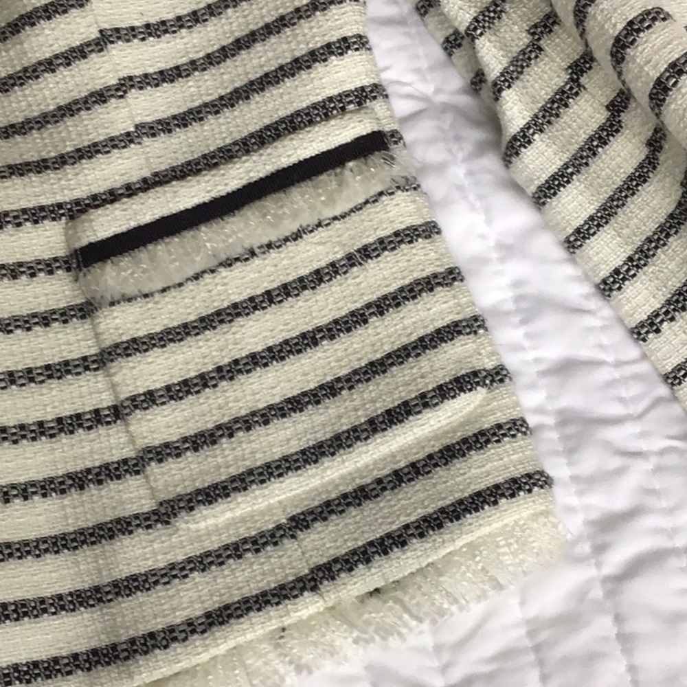 Womens off white and black striped blazer. Tahari size 8. - Picture 4 of 4